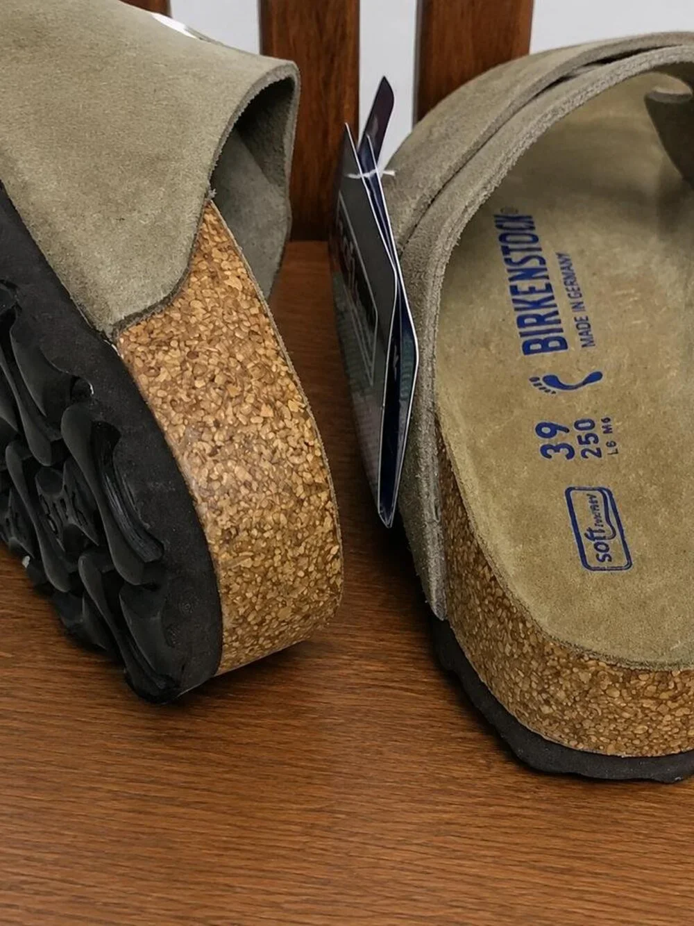 Birkenstock Arizona 🌟Cream 🌟Flat Sandals with Logo